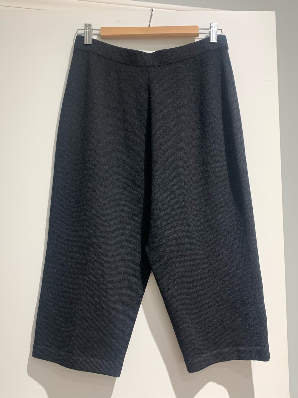 St John Wide Leg Cropped Pants Santana Knit Culottes Flat Front Black Pull-On 10